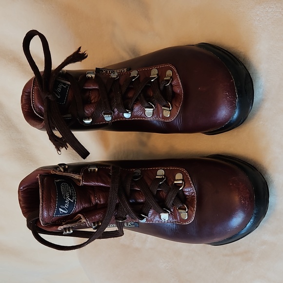 Vasque Shoes - Vasque Sundowner GTX Women's Waterproof Hiking Boot size 8.5 in Red Oak